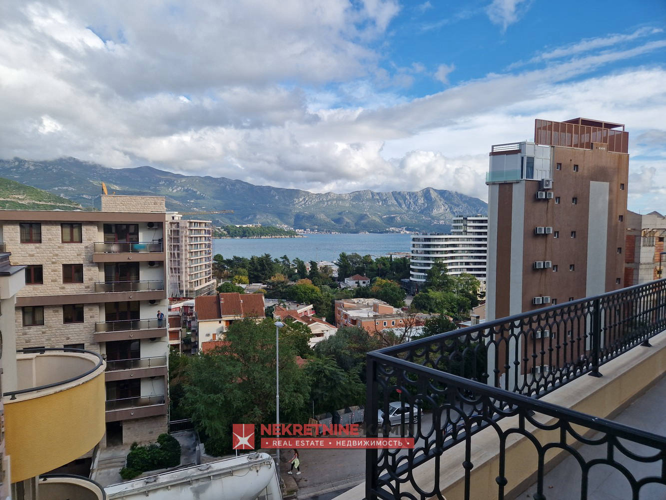 Квартира, 1109 м², 363 000$ — FAKTOR